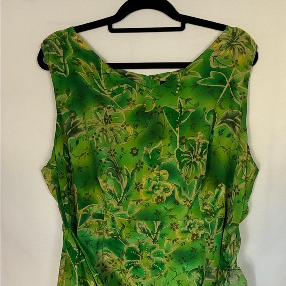 Elegant Green Floral Maxi Dress - Picture 2 of 6